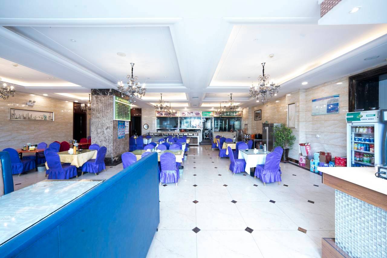 伊运集团大酒店（伊宁巴彦岱汽车产业园店） 4